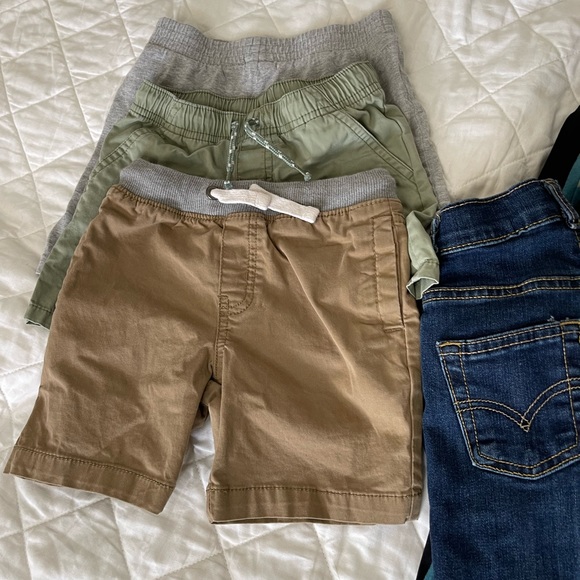 Boy shorts & pants 4T - Picture 3 of 3
